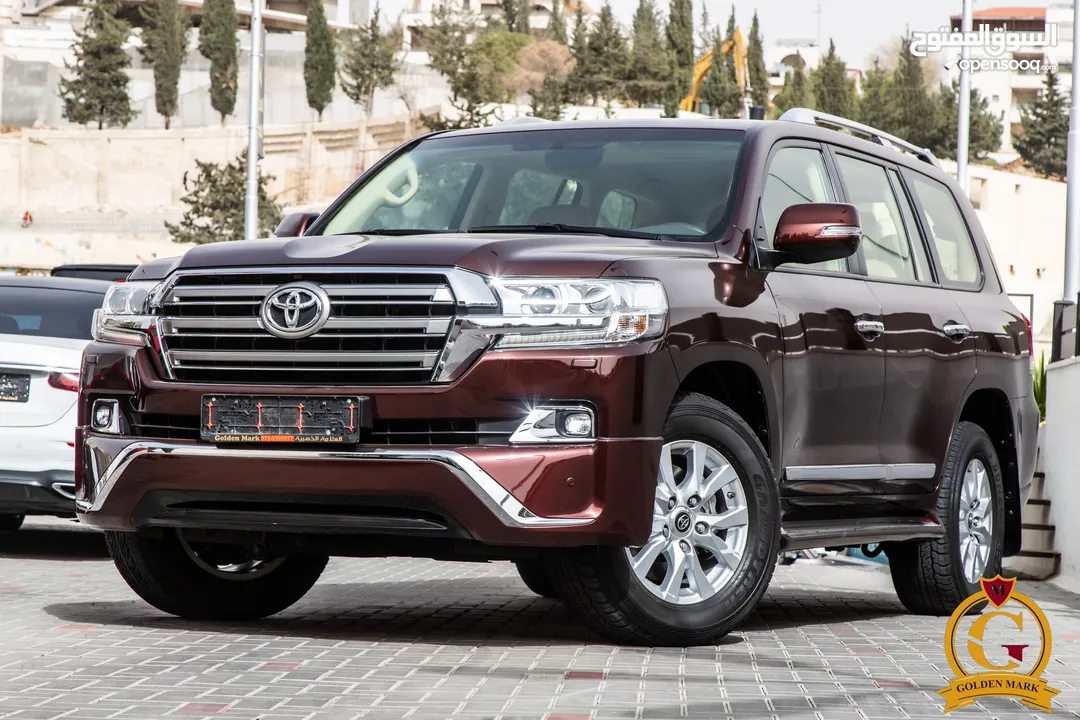 Toyota Land Cruiser 2017 Gx-r V8  السيارة بحالة الوكالة و قطعت مسافة 80,000 كم