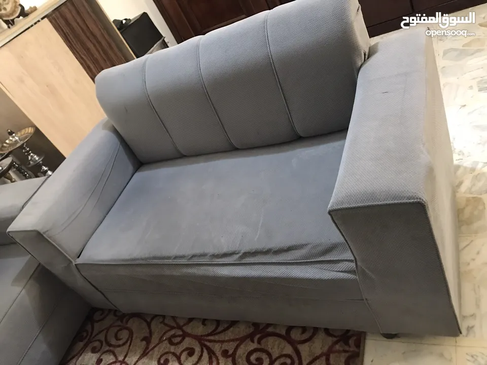 طقم كنب للبيع مع الطاولة الموقع شارع المدينة المنورة خلف سامح مول ، للبيع مستعمل