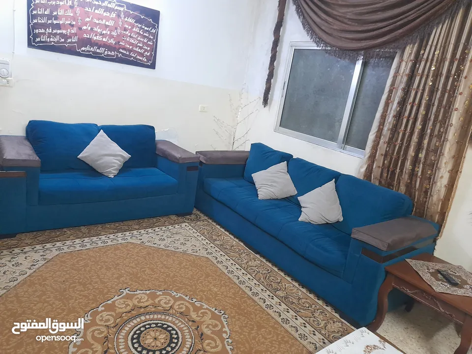 طقم كنب 7مقاعد تفصيل خشب سويد للبيع مع سجادته ب 100دقابل لتفاوض بشي بسيط