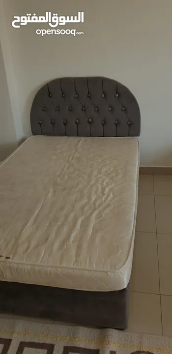 bed for sale سرير للبيع بحالة ممتازة قابل للتفاوض