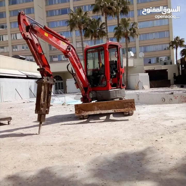 حفارة جرافة صغيرة