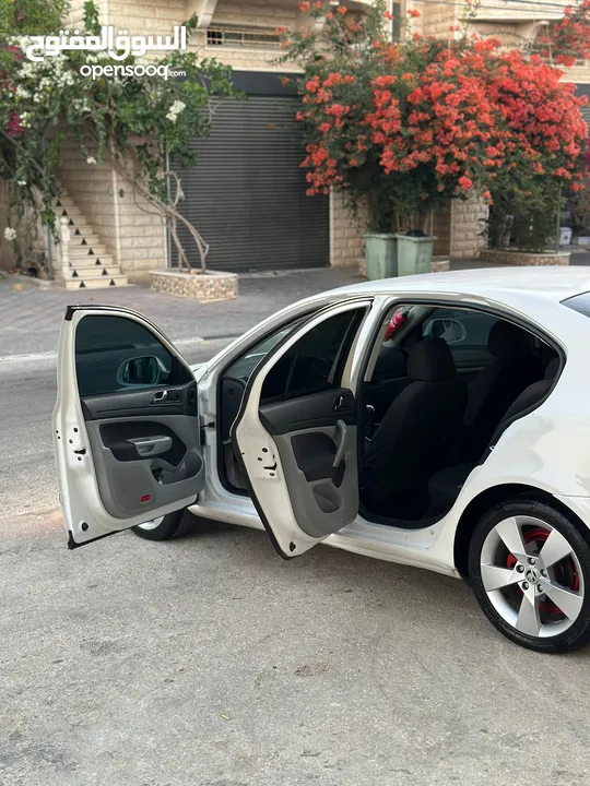 سكودا اوكتافيا رمش