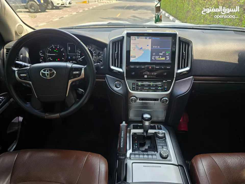 2018 لاند كروزر فل ابش 5.7 VXR - مفتاحين - فل سيرفيس - عقد صيانه مع الفطيم