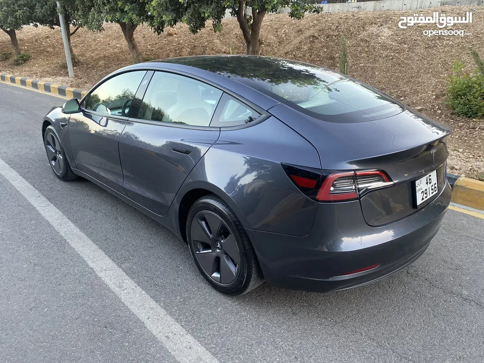 Tesla Model 3  موديل 2023 جمرك جديد  فحص أوتوسكور B+ بدفعة لا تقل عن 10 الاف دينار