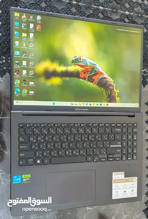 عرض لا يُفوّت – لابتوب استعمال 22 يوم فقط  ASUS Vivobook شبه جديد + هدايا قيمة