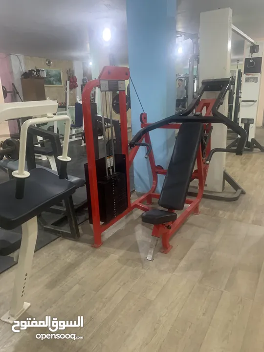 نادي بناء أجسام ولياقة بدنية للبيع