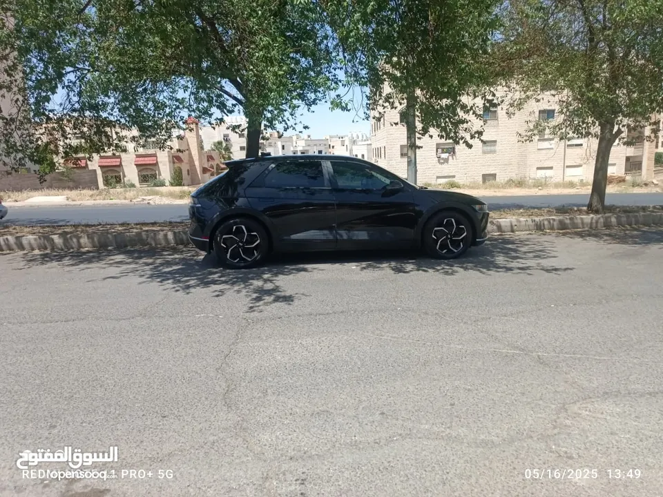 سياره موديل 2022 ايونك 5 كهربائيه لون اسود ميتاليك دفع رباعي اكبر بطاريه تمشي فوق 550 كيلو سبعه جيد