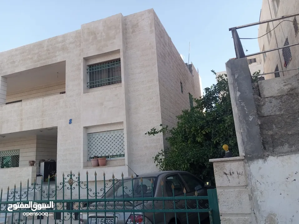 عمارة مكونة من طابقين للبيع تصلح لبناء ثلاث طوابق اضافية تم تنزيل السعر