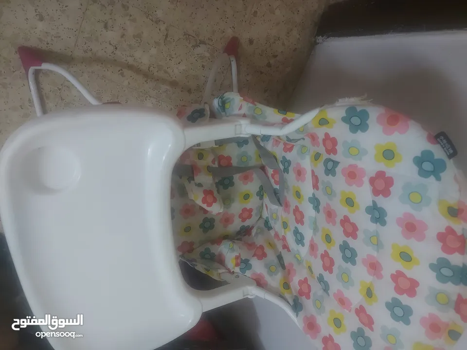 سحسيلة اطفال وكارسيت ومقعد طعام بحالة جيدة جدا بسعر مغري