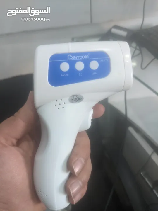 جهاز قياس حرارة الجسم من دون تلامس