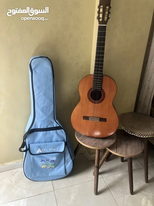 للبيع :جيتار  Yamaha  Cm-40  حاله ممتازه