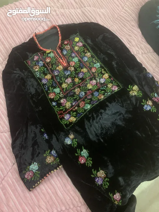 “ثوب الذاكرة... مطرز بأصابع الوطن”  ثوب فلسطيني اسود ومخمل مطرز بالإيد من فلسطين جديد جميل جدا