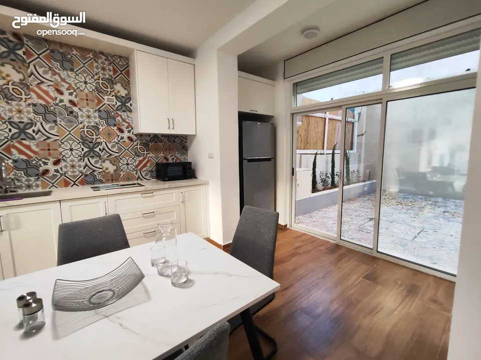 شقة مع حديققققة فخمه جديده مفروشة للإيجار في عين منجد