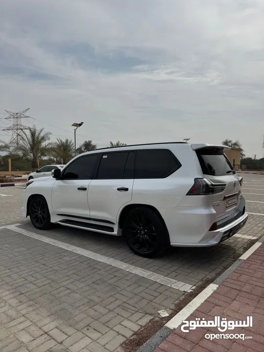 لكزس LX570 Black Edition