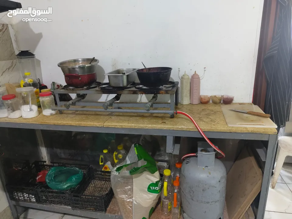 للبيع-عدة مطعم فلافل شعبي كامله