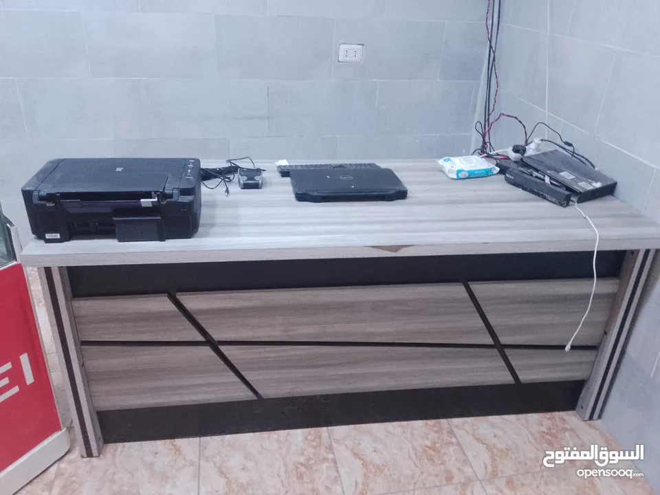 بضاعة محل إتصالات