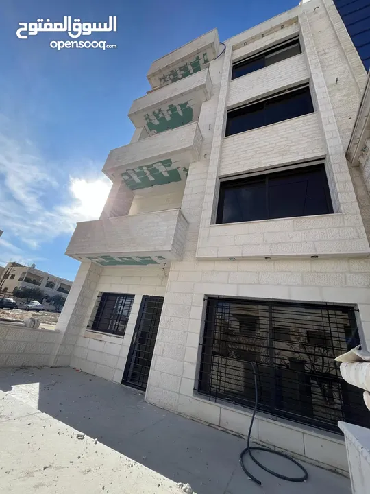 شقة مميزة للبيع في البنيات خلف جامعة البتراء