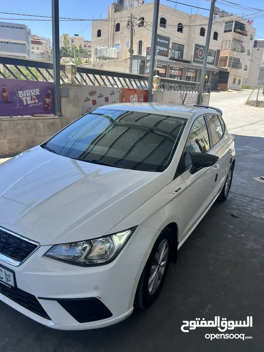 سيات ابيزا   ستايل (مش اكسنلس  ) 2019  لون ابيض للبيع فرش اسود  جلد استعمال نظيف و عداد حقيقي