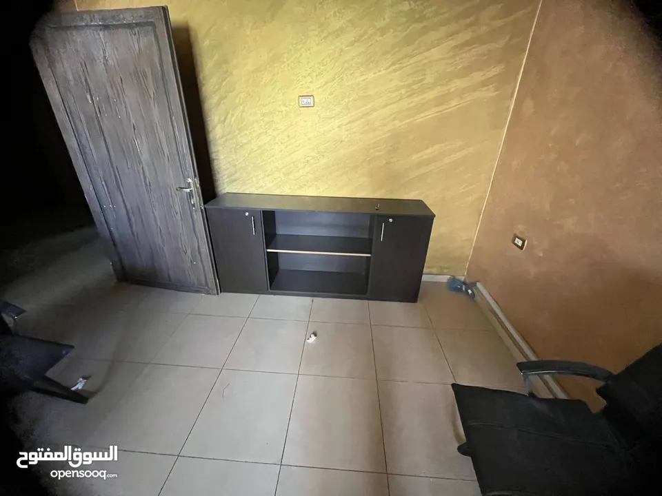مكاتب وكراسي