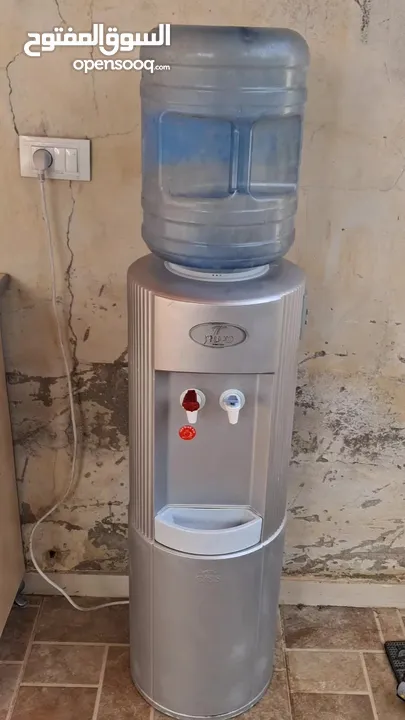 كولر بجودة ممتازة – تبريد وتسخين + 3 قواوير + سلك كهرباء جاهز للاستخدام!