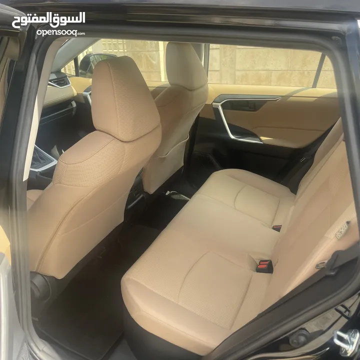 Toyota Rav4 model 2023  وارد الوكالة و ما زالت تحت الكفالة قطعت فقط 29 الف كيلو فحص كامل بلا حوادث