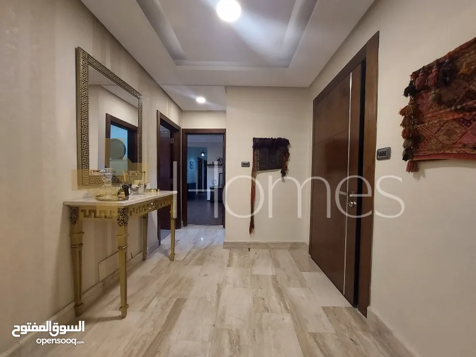 شقة مع ترس للبيع في عبدون بمساحة بناء 245م