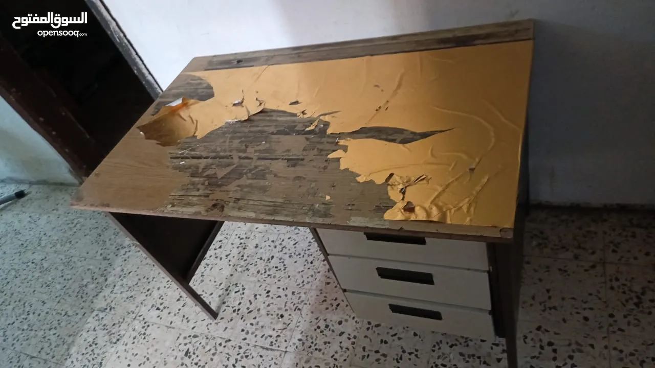 طاولة سفرة فخمة وقديمه جدا خشب زان +مكتب دراسة حديد + 4كراسي خشب