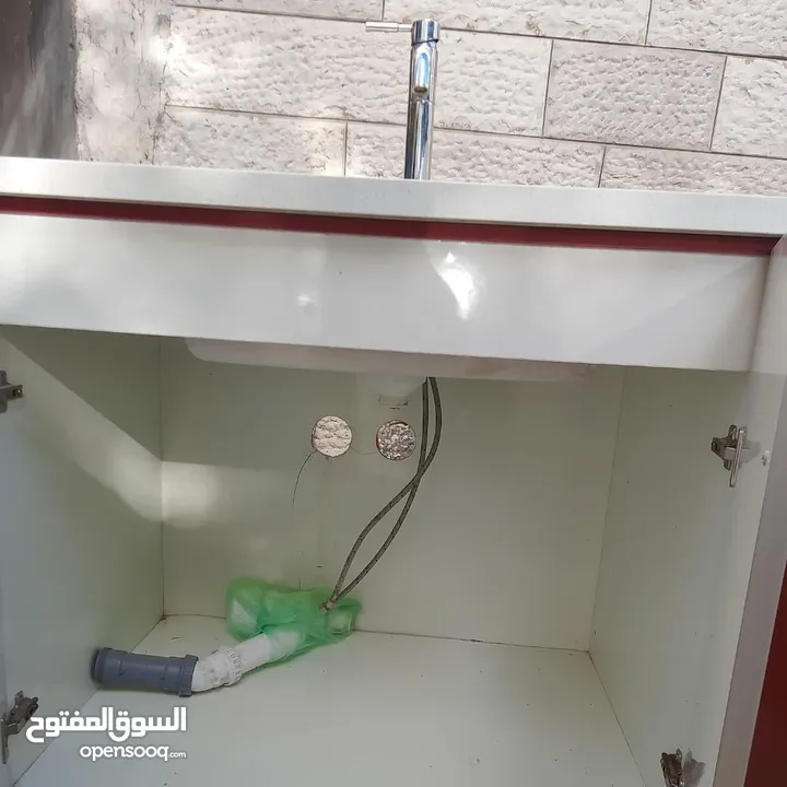 مطبخ بحالة ممتازة جدا لا يوجد اي خدش