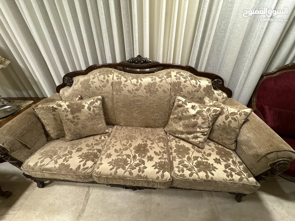 طقم كنب لغرفة ضيوف