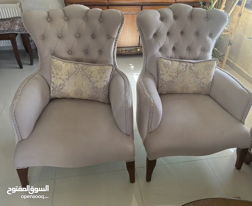 طقم كنب 7 مقاعد بحاله ممتازه