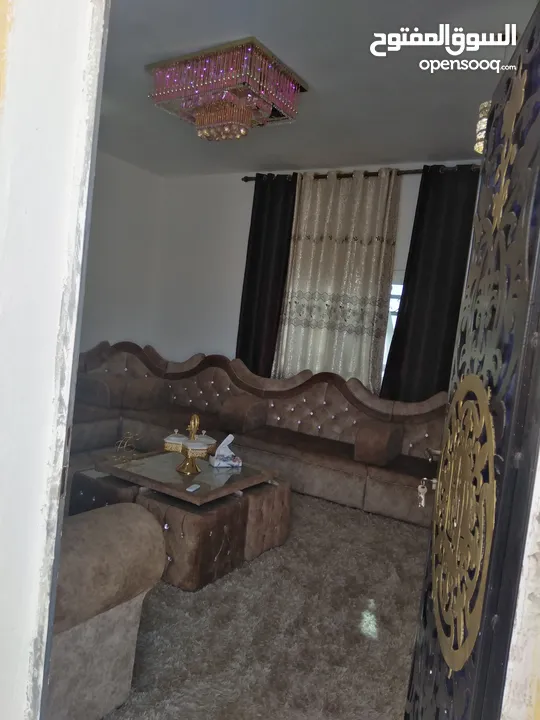 بيت للبيع في المفرق الاغدير الأخضر 3 غرف نوم ومطبخ وحمام وغرفت مضافه 5