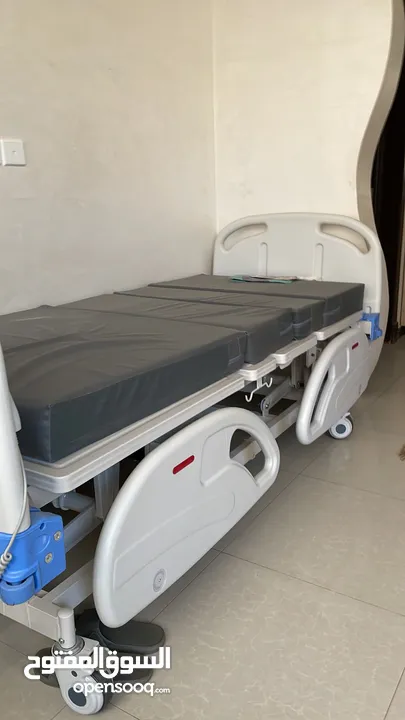 سرير طبي مستعمل