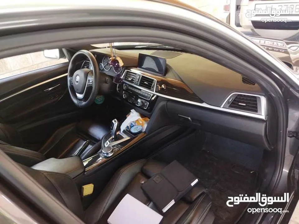 سيارة BMW 330e بلج ان هايبرد