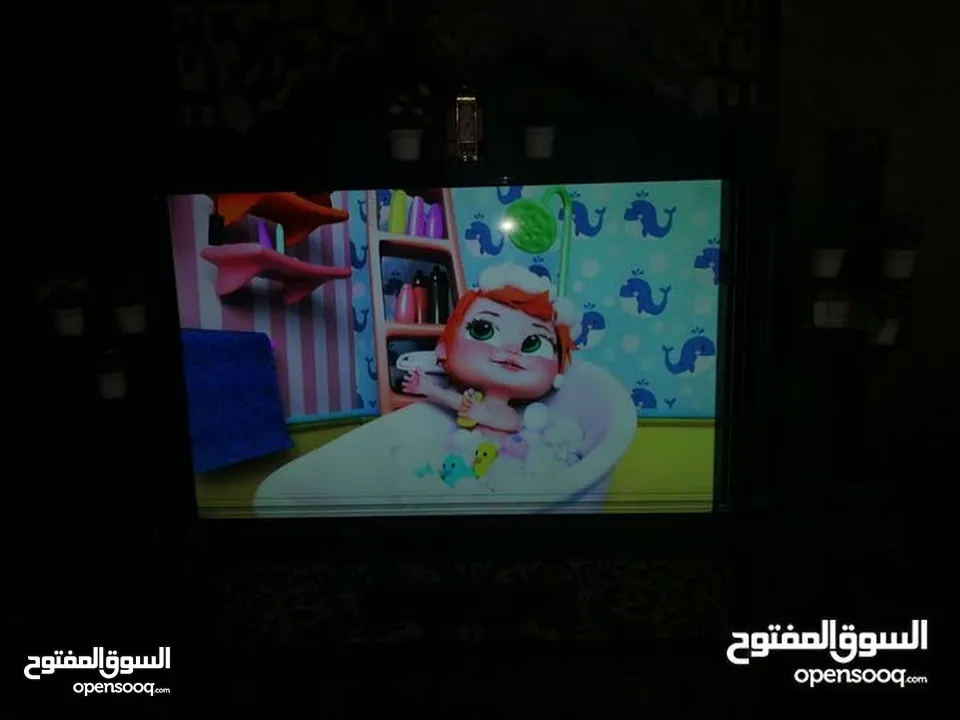 شاشه 55بوصه بحاله جديده فيها ضربه عجنب مش مثره فل سمارت
