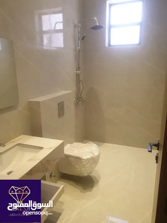 طابق اخير مع روف دوبلكس فاخر لم يسكن لقطه وبسعر مغري جدا عرض خاص أرقى مناطق خلدا وام السماق