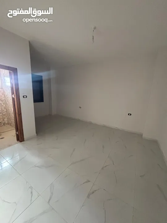شقة جديدة مميزة في الخليل طريق واد الهرية بمساحة 165 متر جاهزة للسكن البيع من المالك مباشرة