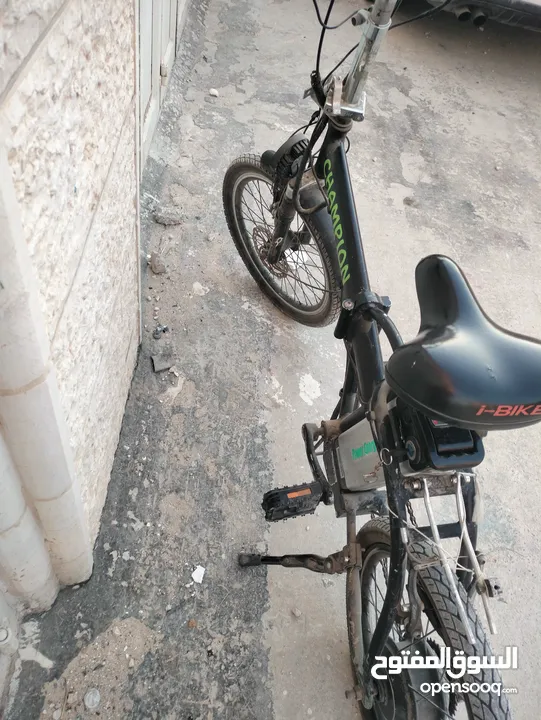 بسكليت كهربا للبيع 36 ڤولت واذا شحنتها مية  بتصل 42 فولت 12 امبير بسعر 700 مش ماشي فيها كثير