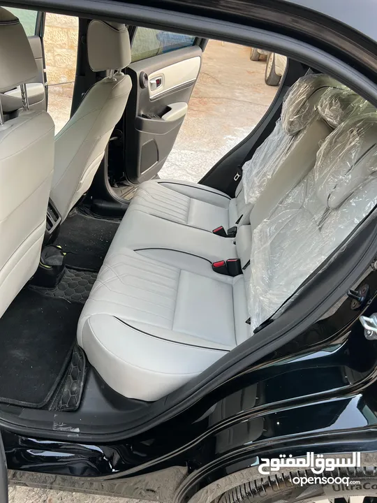 Honda E:NS1 E4 electric 2023  هوندا e:ns1 فئة E4 فل اضافات، اسود ميتاليك، داخليه لون ابيض فخمة
