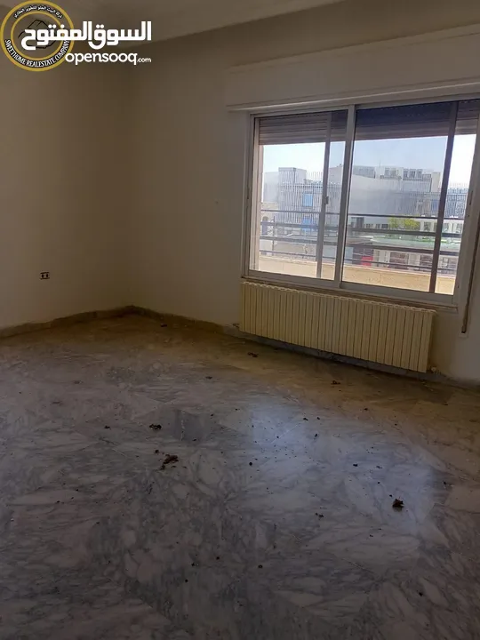 شقة طابقية مميزة للبيع في عبدون الشمالي  - خلف المركز العربي طابق ثاني 335م
