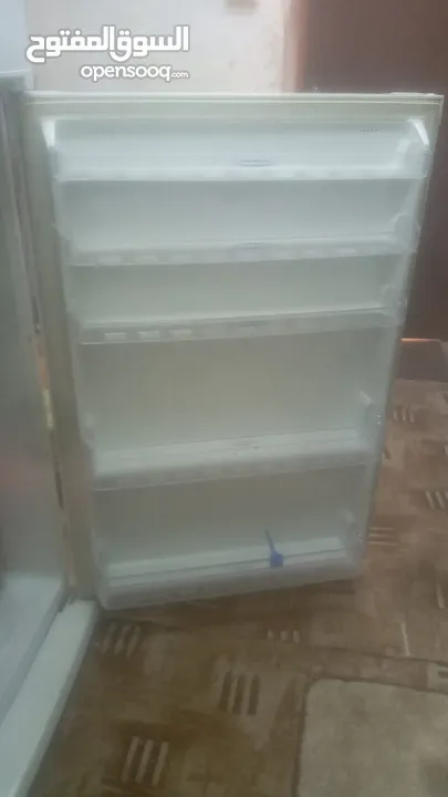 ثلاجة للبيع نظيفة مش مصلحة ابدا ولا مفتوحة تبريد هوا مش ثلج كبيرة كثير عالمطبخ قدم 26 بسعر مغري