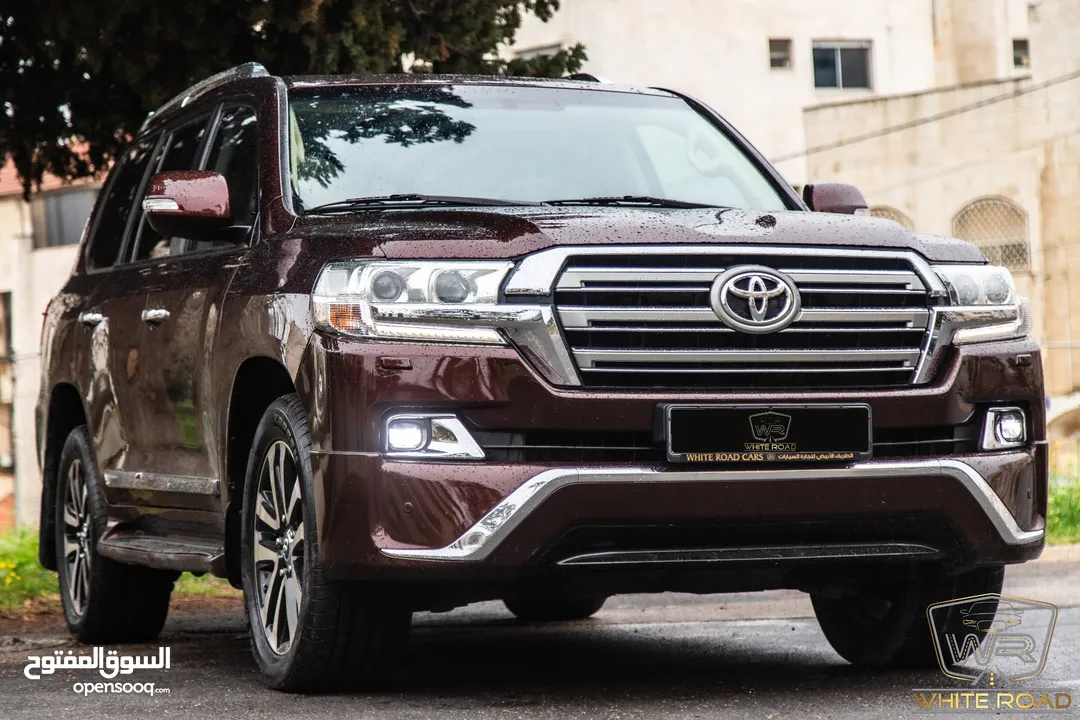 Toyota Land Cruiser 2016 Gx-r V8   السيارة بحالة الوكالة و قطعت مسافة 116,000 كم فقط