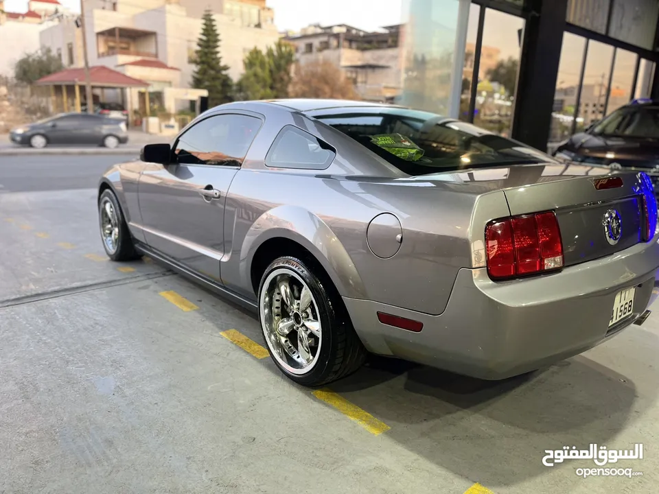 Ford mustang v6 standard