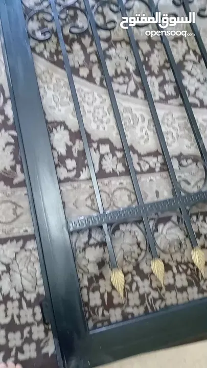 باب حمايه خارجي للمنزل تفصيل بحالة ممتازة جدا حديد صب ثقيل