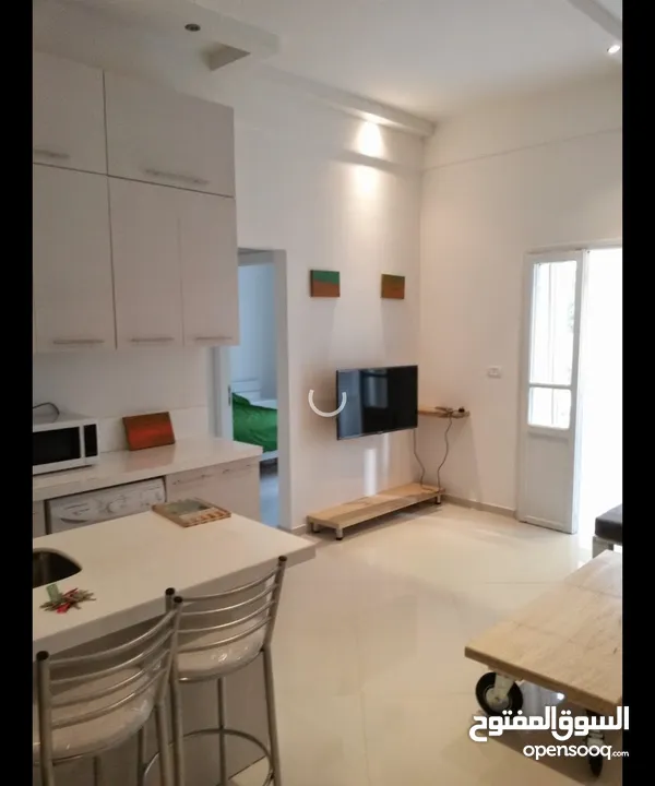 AWESOME apt in Achrafieh. 1 calm person  Pls