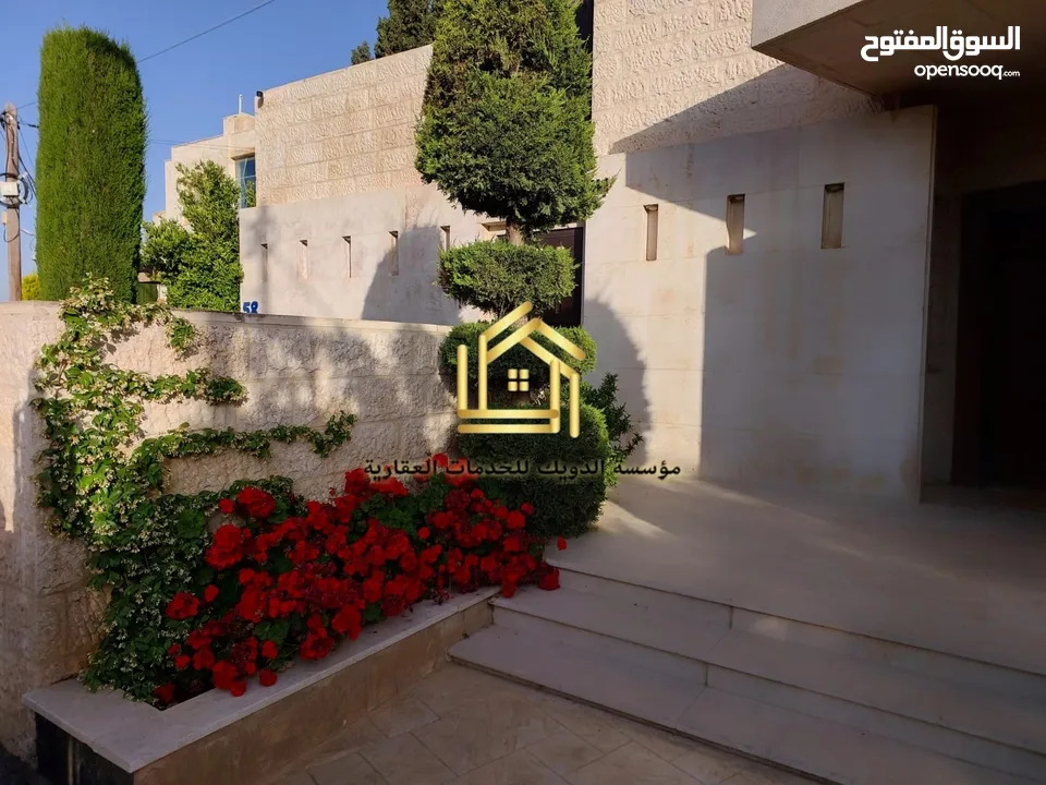 فيلا فاخرة مفروشة / مميزة بإطلالات رائعة اعلان رقم ( V10 )