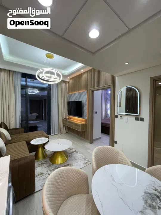 شقه كامله الخدمات غرفه وصاله بجوار اكبر بحيره صناعيه بأقل سعر بكل دبي