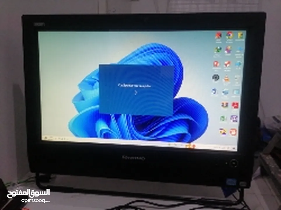 جهاز كمبيوتر شامل مستخدم