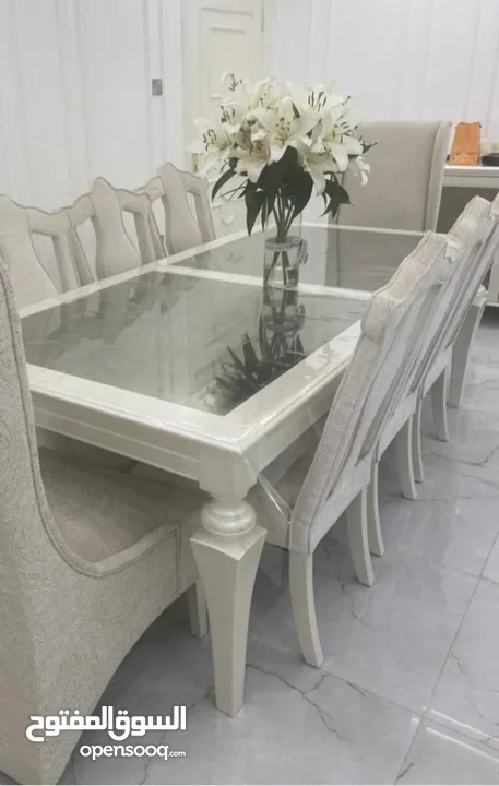 /طاولة طعام لثمان اشخاص /Travel Table / Dining Table