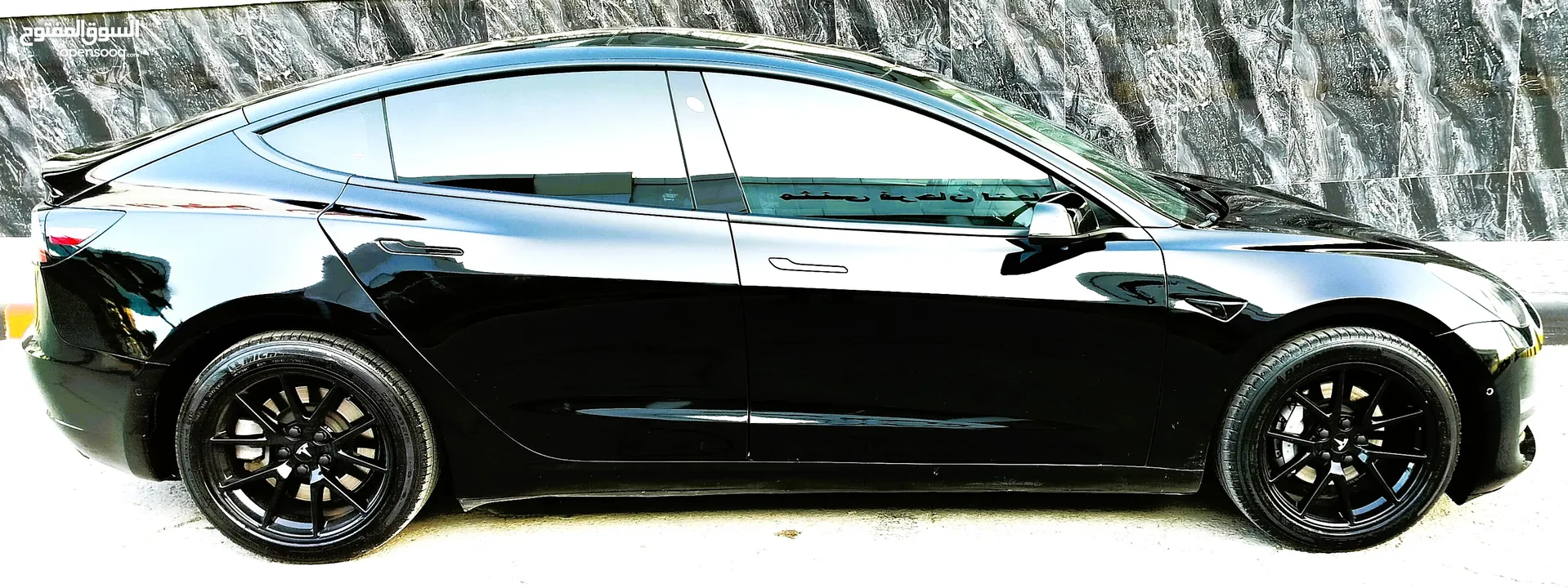 تيسلا 2021 model 3 فحص كامل 7 جيد لون مميز اسود ملوكي بحالة الوكالة للبيع بسعر لقطة ومحروووق