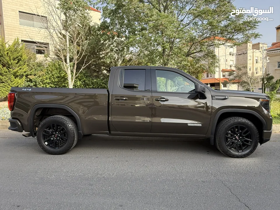 2023 SIERRA 1500 ELEVATION 4WD IN Deep Bronze Metallic Color  Low Millage ( 25,000)  2.7L Turbo